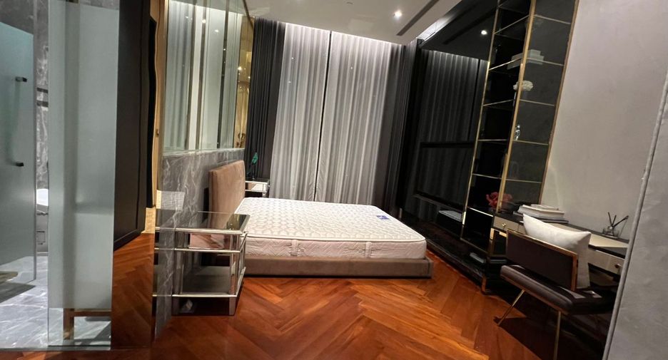 For rent 3 bedrooms condo in Khlong Toei, Bangkok