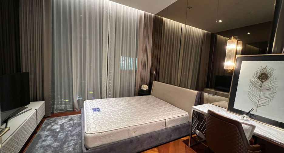 For rent 3 bedrooms condo in Khlong Toei, Bangkok