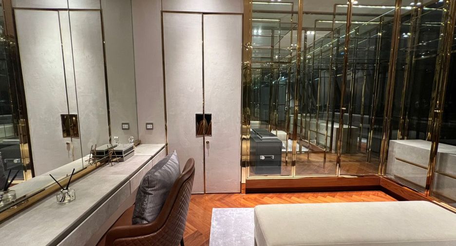 For rent 3 bedrooms condo in Khlong Toei, Bangkok