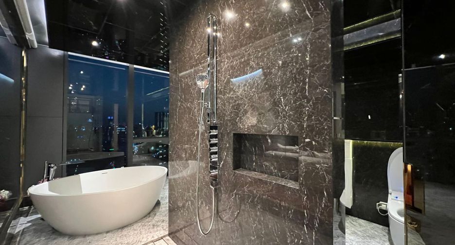 For rent 3 bedrooms condo in Khlong Toei, Bangkok
