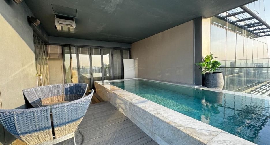 For rent 3 bedrooms condo in Khlong Toei, Bangkok