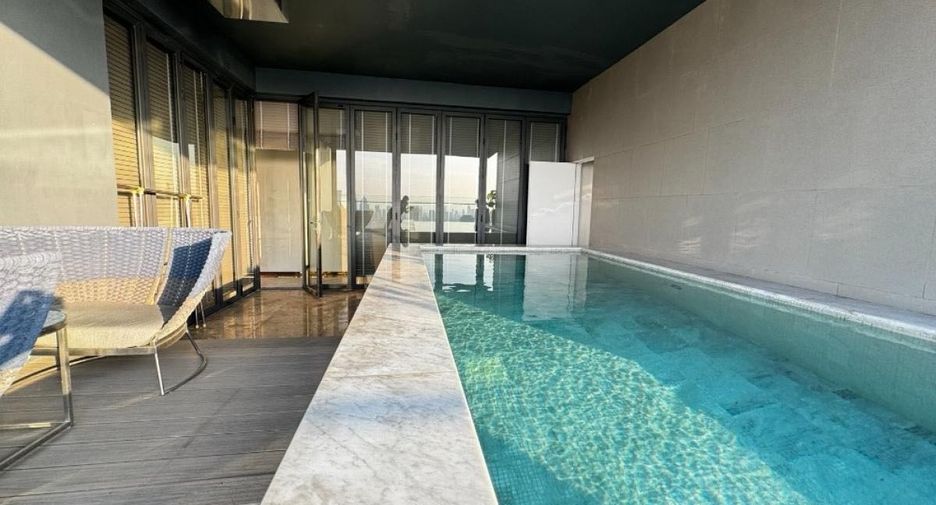 For rent 3 bedrooms condo in Khlong Toei, Bangkok