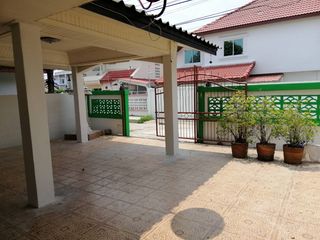 For rent 2 bedrooms house in Saphan Sung, Bangkok
