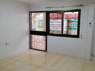 For rent 2 bedrooms house in Saphan Sung, Bangkok