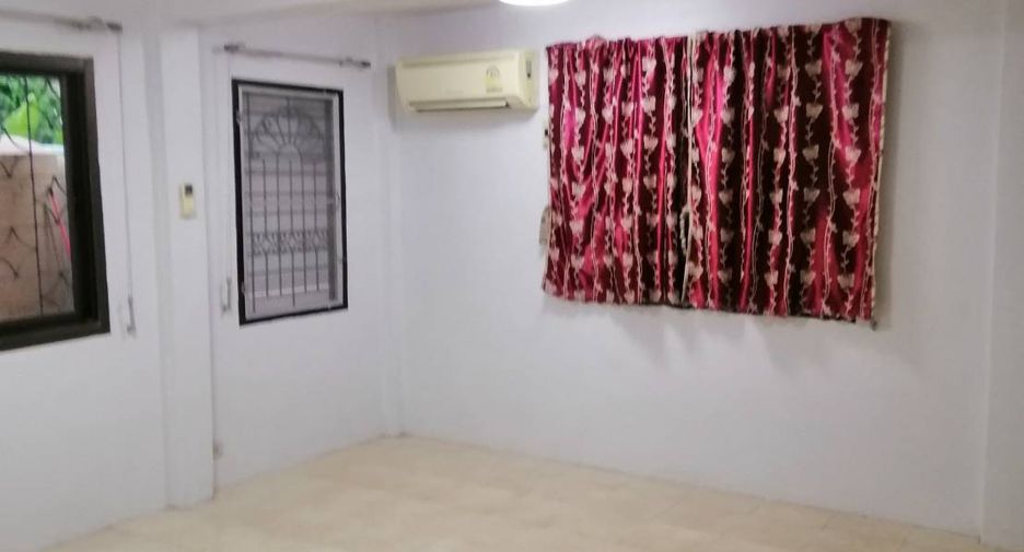 For rent 2 bedrooms house in Saphan Sung, Bangkok