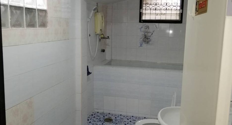 For rent 2 bedrooms house in Saphan Sung, Bangkok