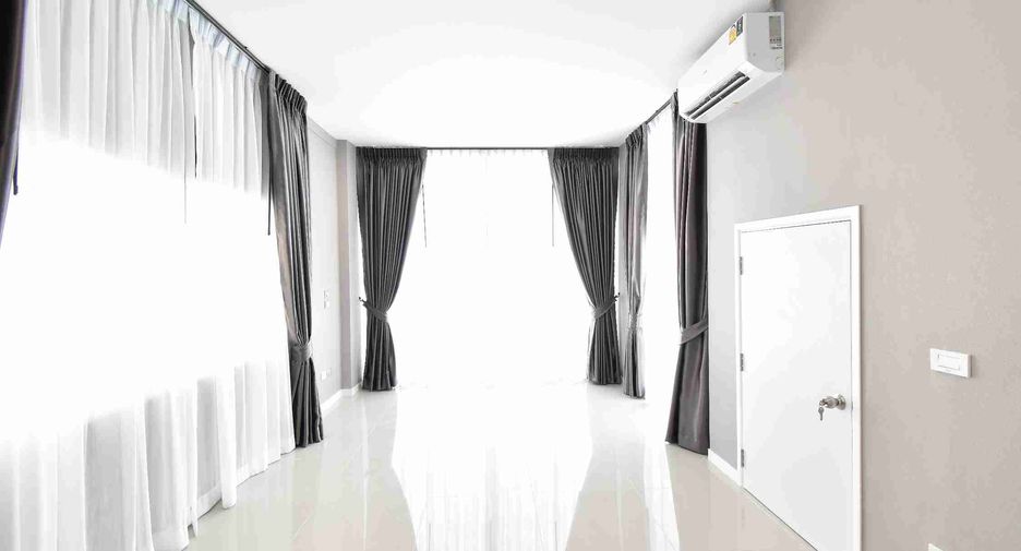À louer 3 chambres villa à Bang Lamung, Chonburi