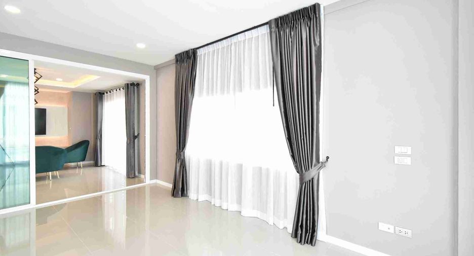 À louer 3 chambres villa à Bang Lamung, Chonburi
