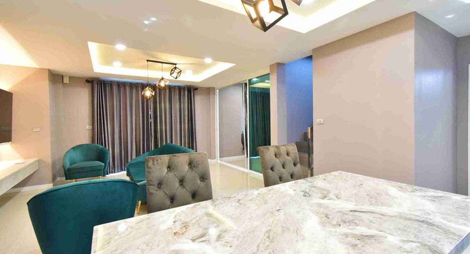 À louer 3 chambres villa à Bang Lamung, Chonburi