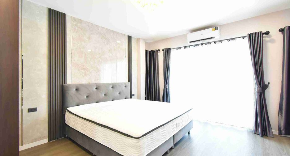 À louer 3 chambres villa à Bang Lamung, Chonburi