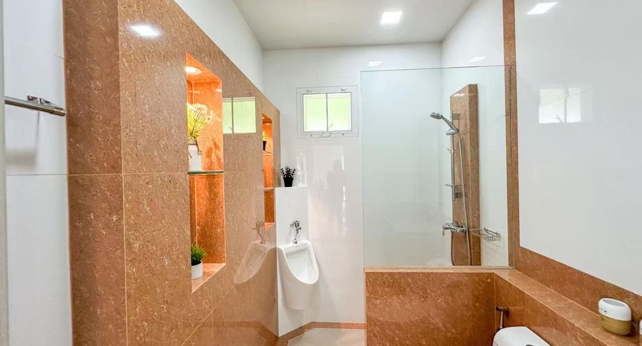 À louer et à vendre 4 chambres maison à Bang Lamung, Chonburi