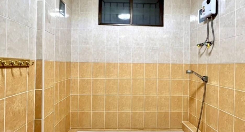 Casa en alquiler de 3 habitaciones en Bang Lamung, Chonburi