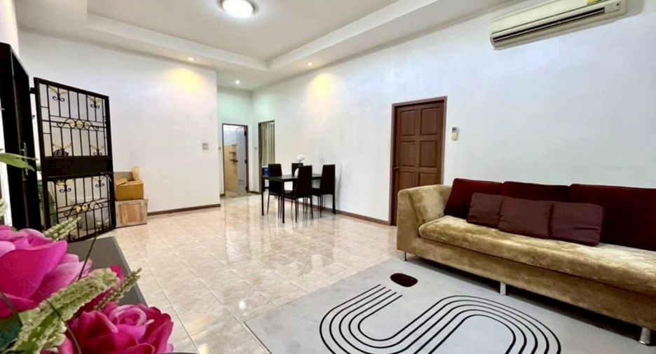 Casa en alquiler de 3 habitaciones en Bang Lamung, Chonburi