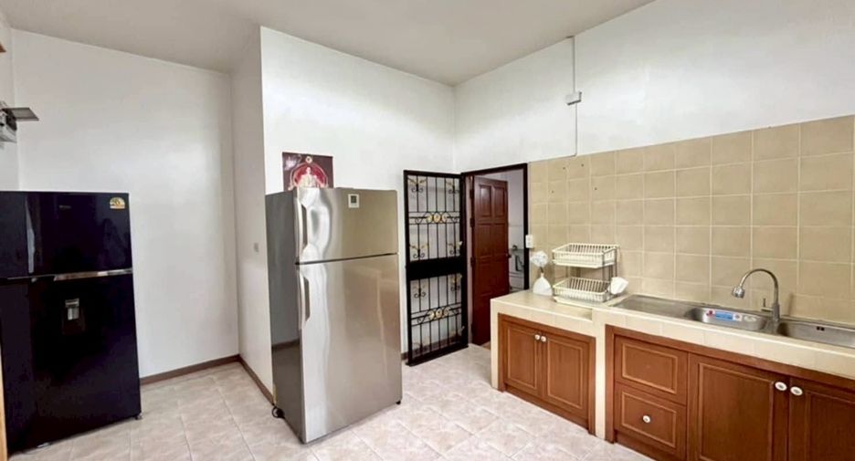 Casa en alquiler de 3 habitaciones en Bang Lamung, Chonburi