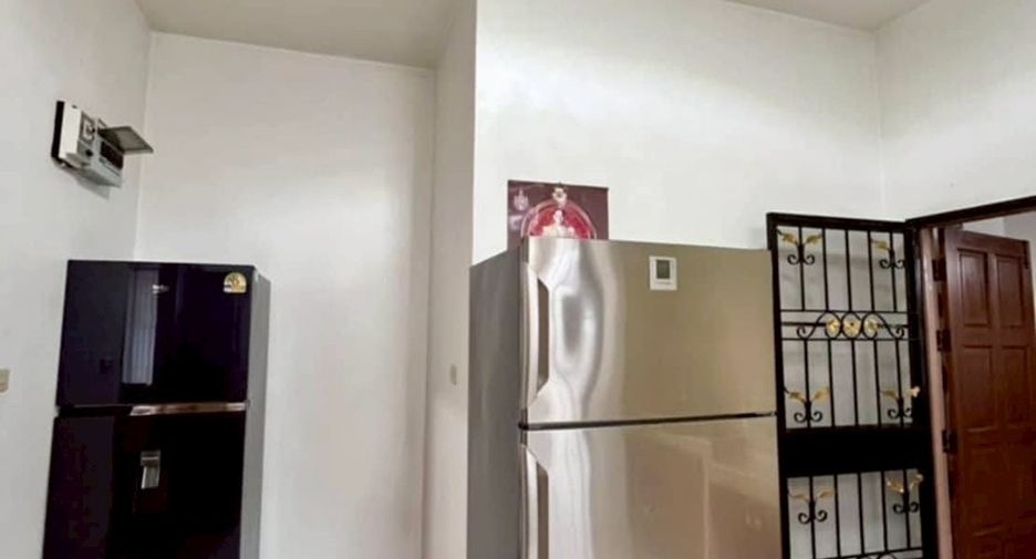 Casa en alquiler de 3 habitaciones en Bang Lamung, Chonburi