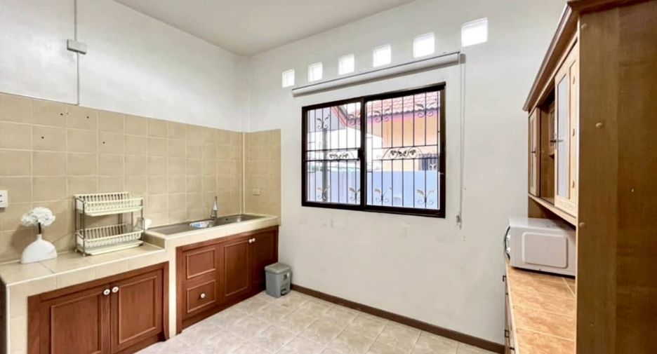 Casa en alquiler de 3 habitaciones en Bang Lamung, Chonburi