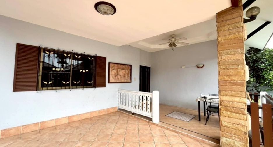 Casa en alquiler de 3 habitaciones en Bang Lamung, Chonburi
