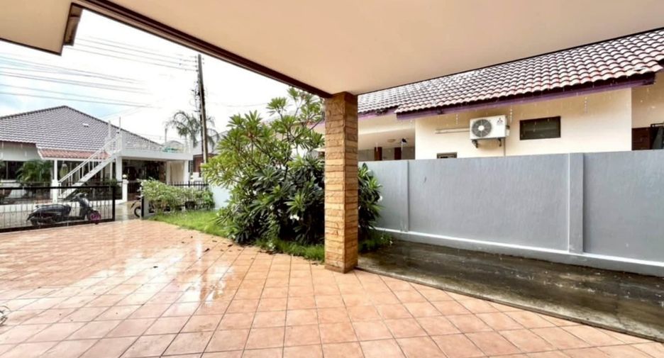 Casa en alquiler de 3 habitaciones en Bang Lamung, Chonburi