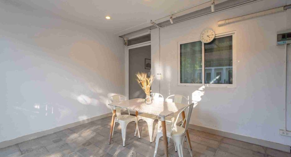 For rent 3 bedrooms townhouse in Mueang Chiang Mai, Chiang Mai