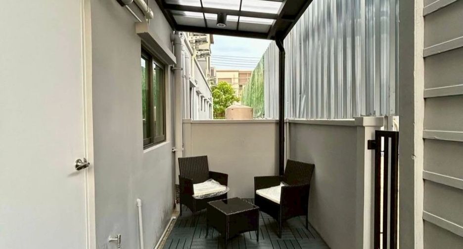 For rent 3 bedrooms townhouse in Bang Phli, Samut Prakan
