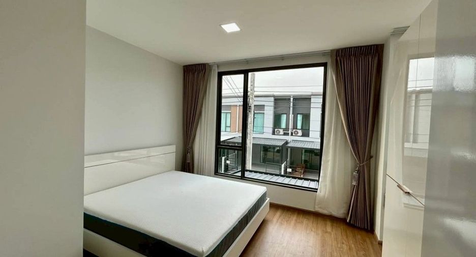 For rent 3 bedrooms townhouse in Bang Phli, Samut Prakan