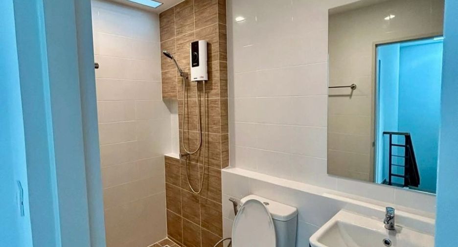 For rent 3 bedrooms townhouse in Bang Phli, Samut Prakan