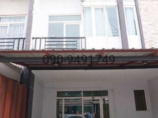 For rent 4 bedrooms townhouse in Saphan Sung, Bangkok