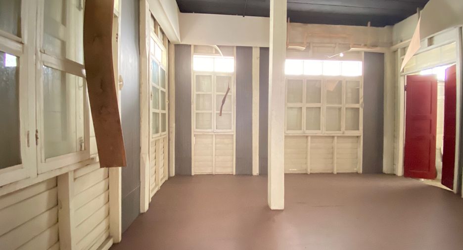For rent 3 bedrooms retail Space in Mueang Chiang Mai, Chiang Mai
