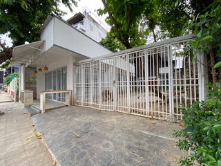 For rent 3 bedrooms retail Space in Mueang Chiang Mai, Chiang Mai
