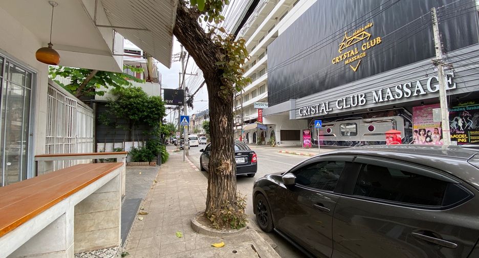 For rent 3 bedrooms retail Space in Mueang Chiang Mai, Chiang Mai