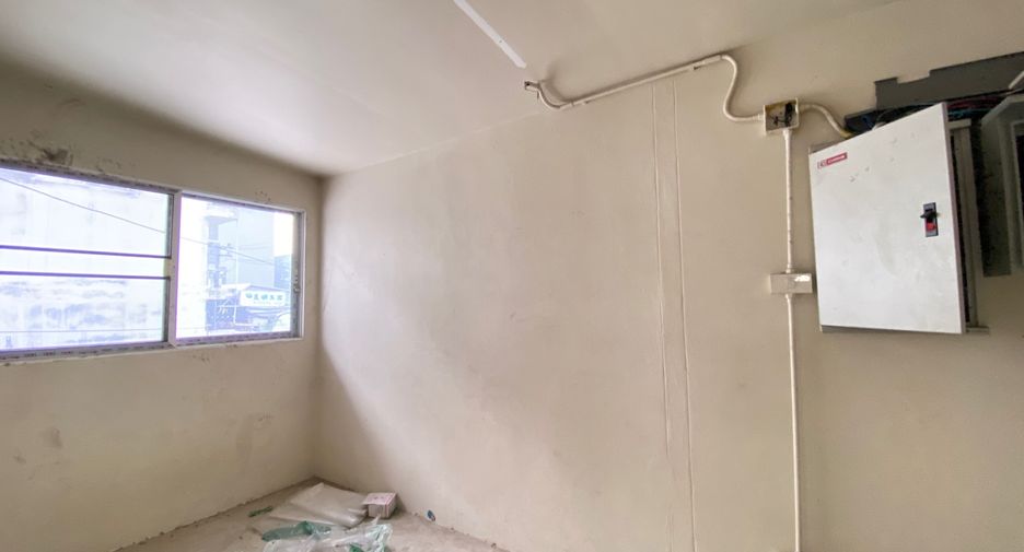 For rent 3 bedrooms retail Space in Mueang Chiang Mai, Chiang Mai