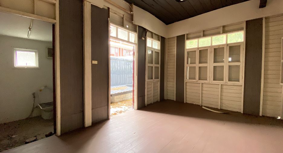 For rent 3 bedrooms retail Space in Mueang Chiang Mai, Chiang Mai