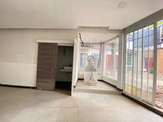 For rent 3 bedrooms retail Space in Mueang Chiang Mai, Chiang Mai