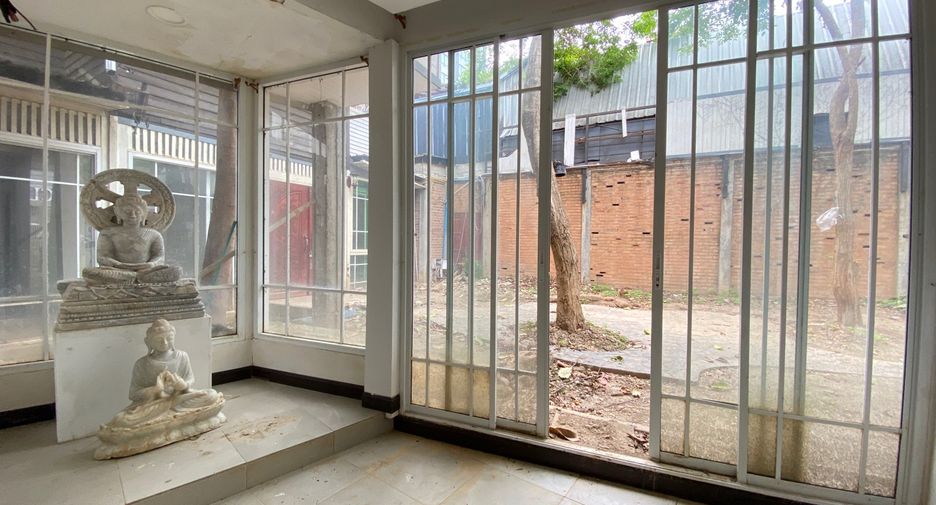 For rent 3 bedrooms retail Space in Mueang Chiang Mai, Chiang Mai