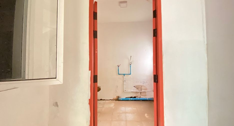 For rent 3 bedrooms retail Space in Mueang Chiang Mai, Chiang Mai