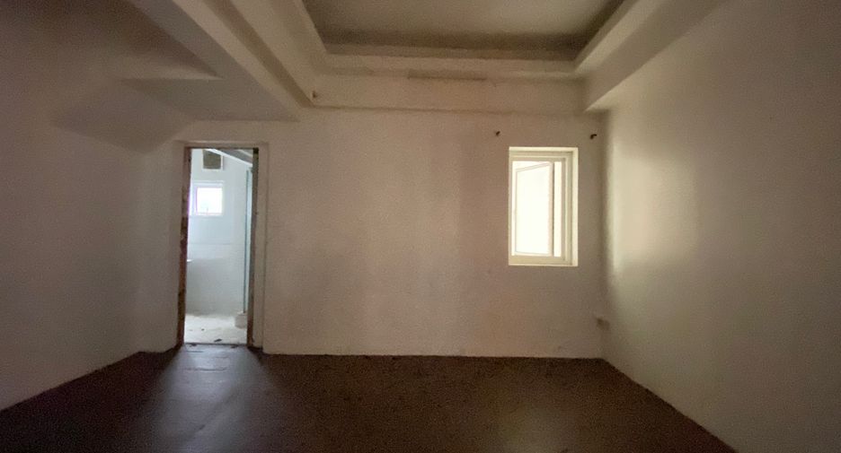 For rent 3 bedrooms retail Space in Mueang Chiang Mai, Chiang Mai