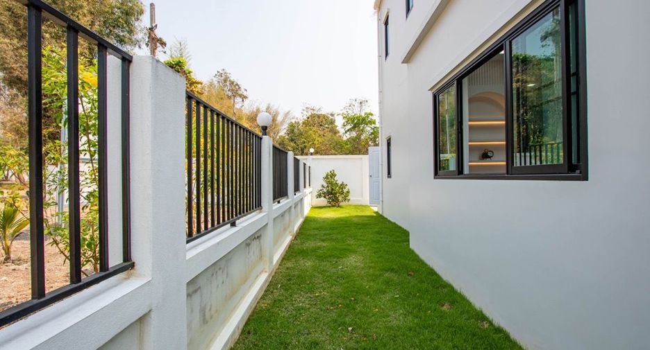 For sale 4 bedrooms house in Hang Dong, Chiang Mai