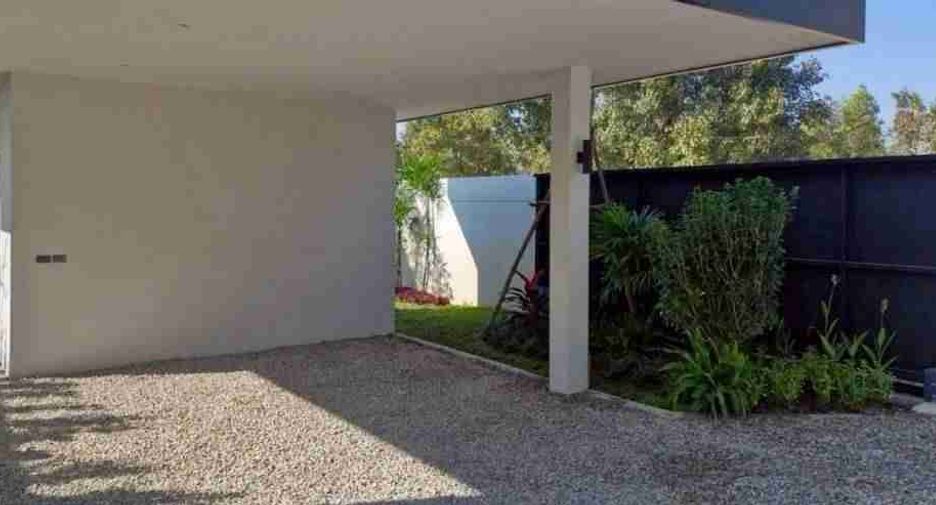 For sale 5 bedrooms villa in Hang Dong, Chiang Mai