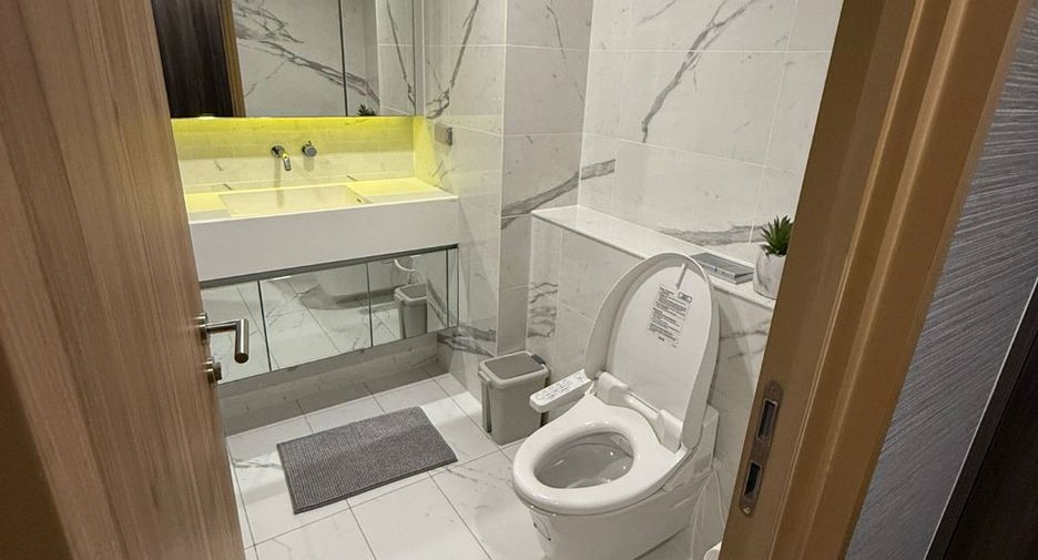 For rent 3 bedrooms condo in Watthana, Bangkok