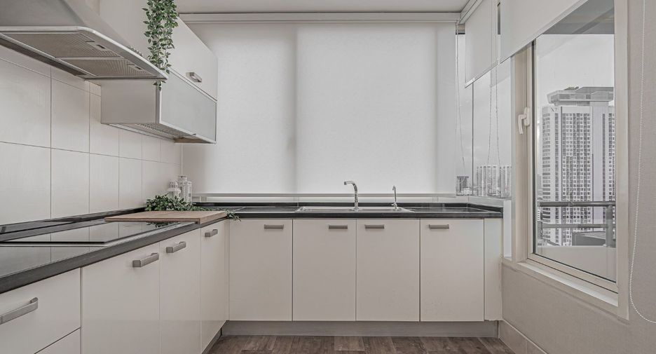For rent 3 ベッドルーム condo in Watthana, Bangkok