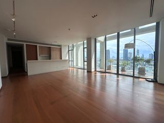 Condo en alquiler de 3 habitaciones en Sathon, Bangkok