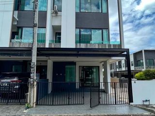 For rent 3 bedrooms townhouse in Hang Dong, Chiang Mai