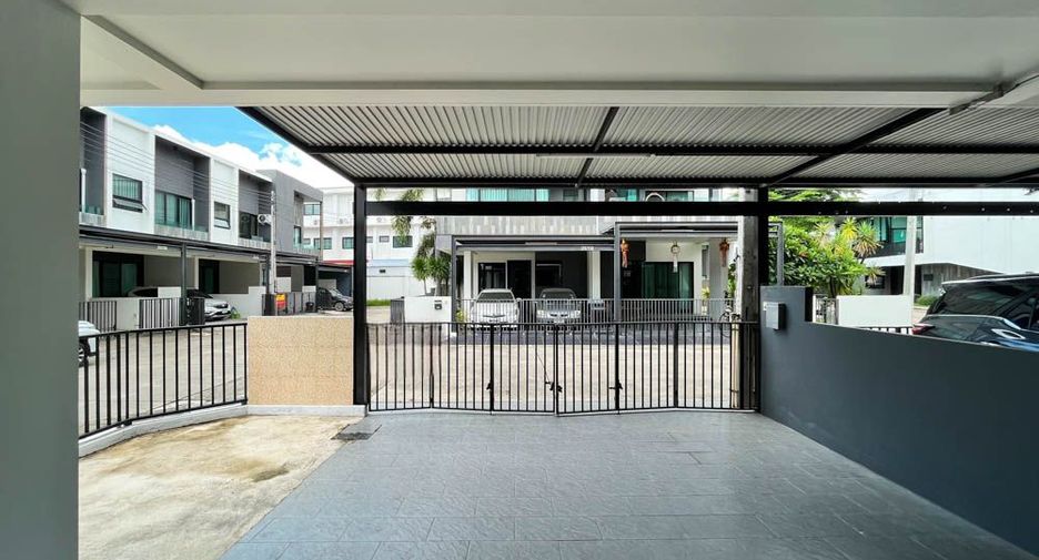 For rent 3 bedrooms townhouse in Hang Dong, Chiang Mai