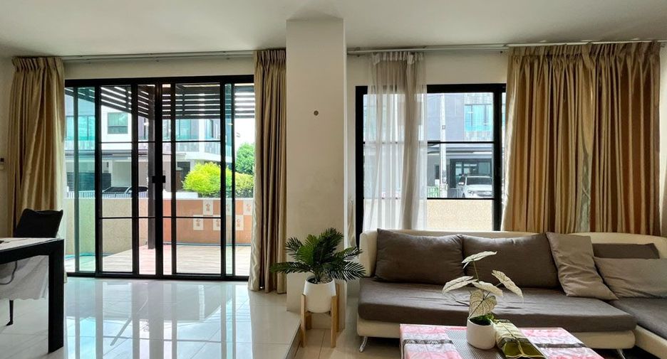 For rent 3 bedrooms townhouse in Hang Dong, Chiang Mai