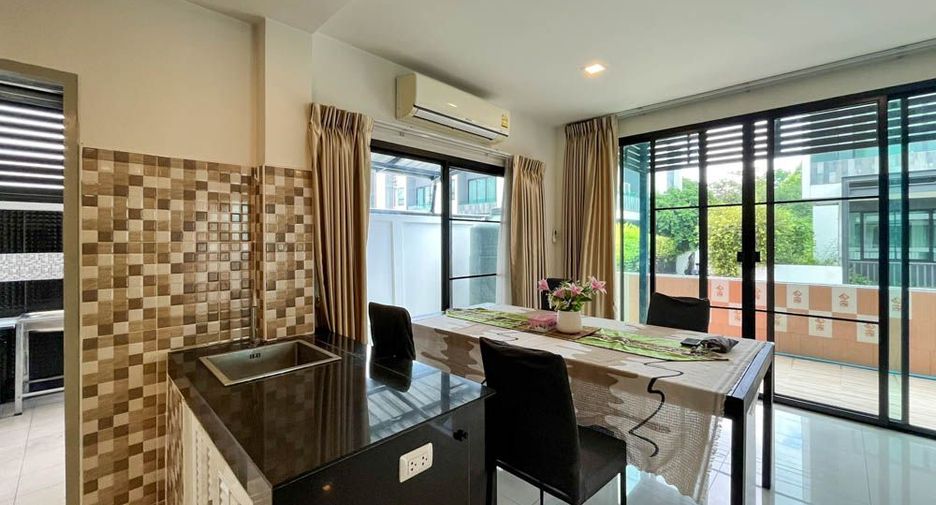 For rent 3 bedrooms townhouse in Hang Dong, Chiang Mai