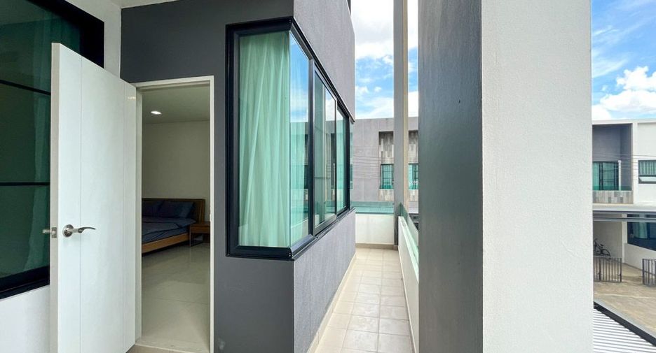 For rent 3 bedrooms townhouse in Hang Dong, Chiang Mai