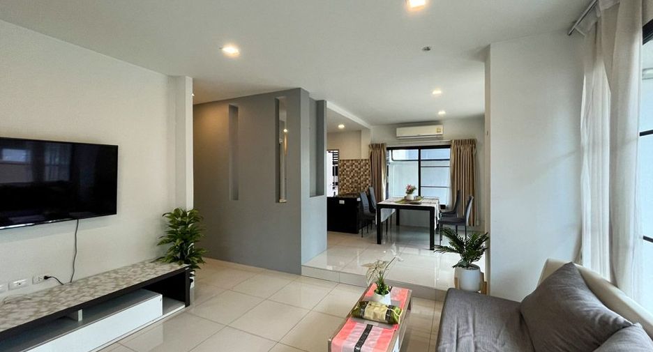 For rent 3 bedrooms townhouse in Hang Dong, Chiang Mai