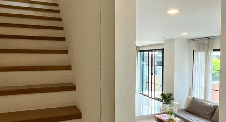 For rent 3 bedrooms townhouse in Hang Dong, Chiang Mai