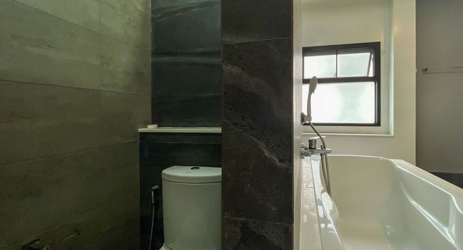 For rent 3 bedrooms townhouse in Hang Dong, Chiang Mai