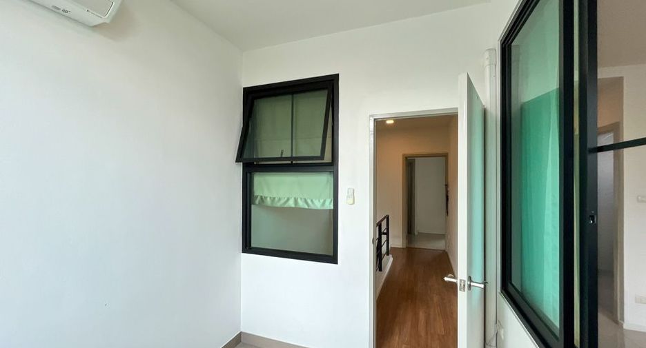 For rent 3 bedrooms townhouse in Hang Dong, Chiang Mai